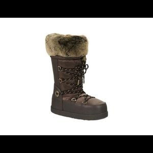 Rare UGG Australia Women brown moon boots 🥾